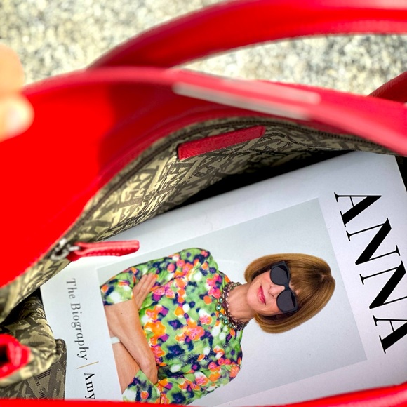 Bright red Escada bag. - Picture 3 of 6